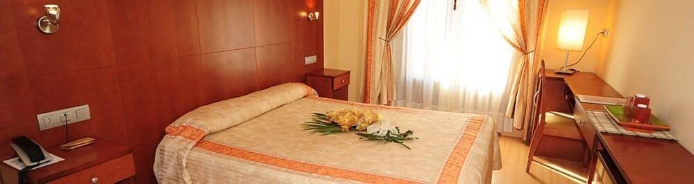 Hotel Jaques Jaca Exterior photo