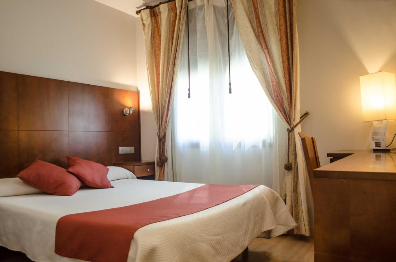 Hotel Jaques Jaca Exterior photo