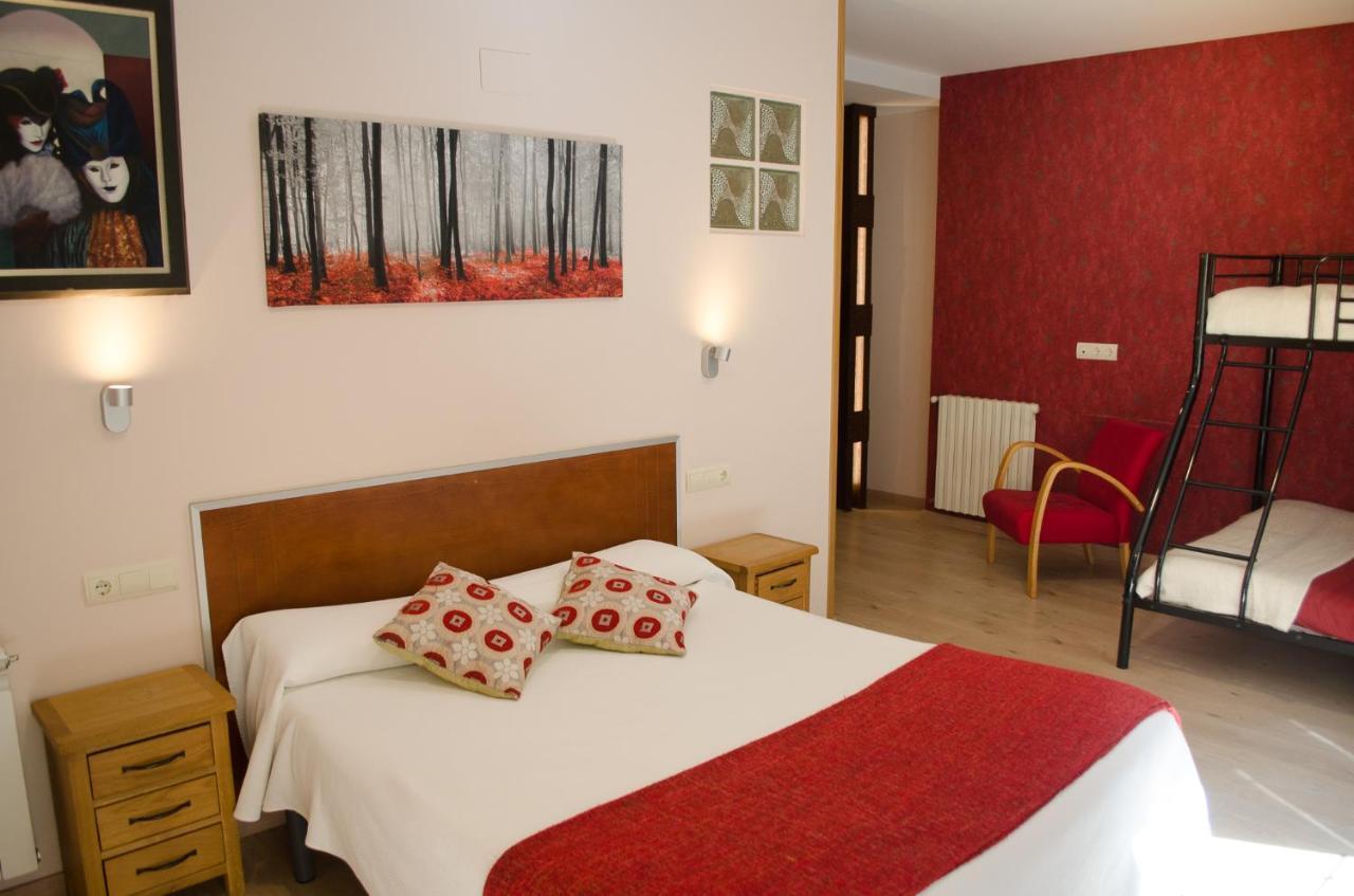 Hotel Jaques Jaca Exterior photo